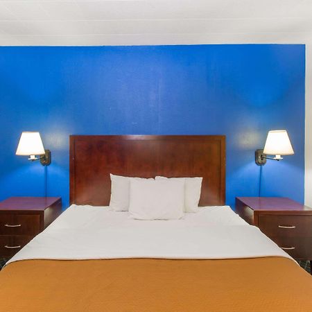 Travelodge By Wyndham Great Bend Buitenkant foto