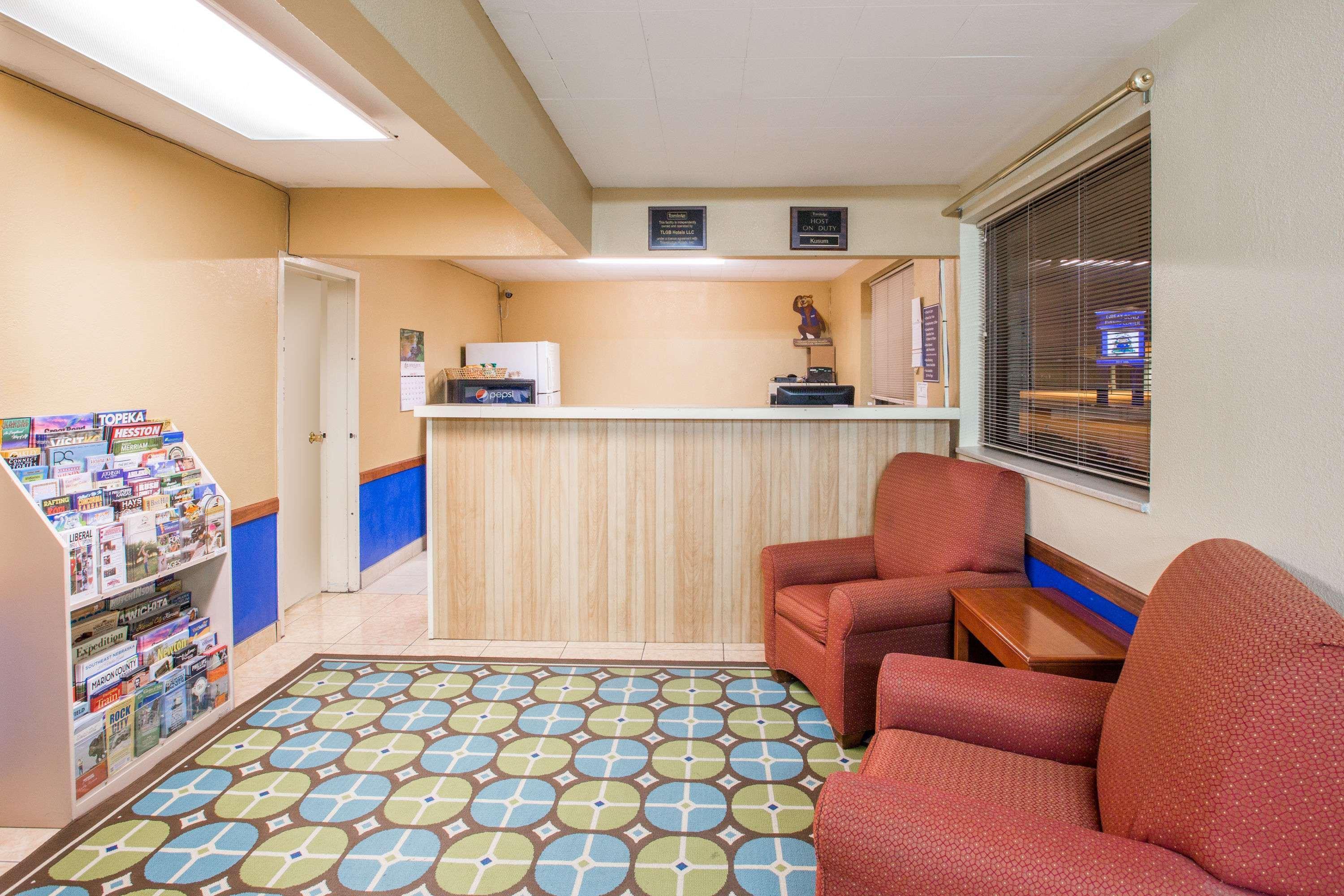 Travelodge By Wyndham Great Bend Buitenkant foto